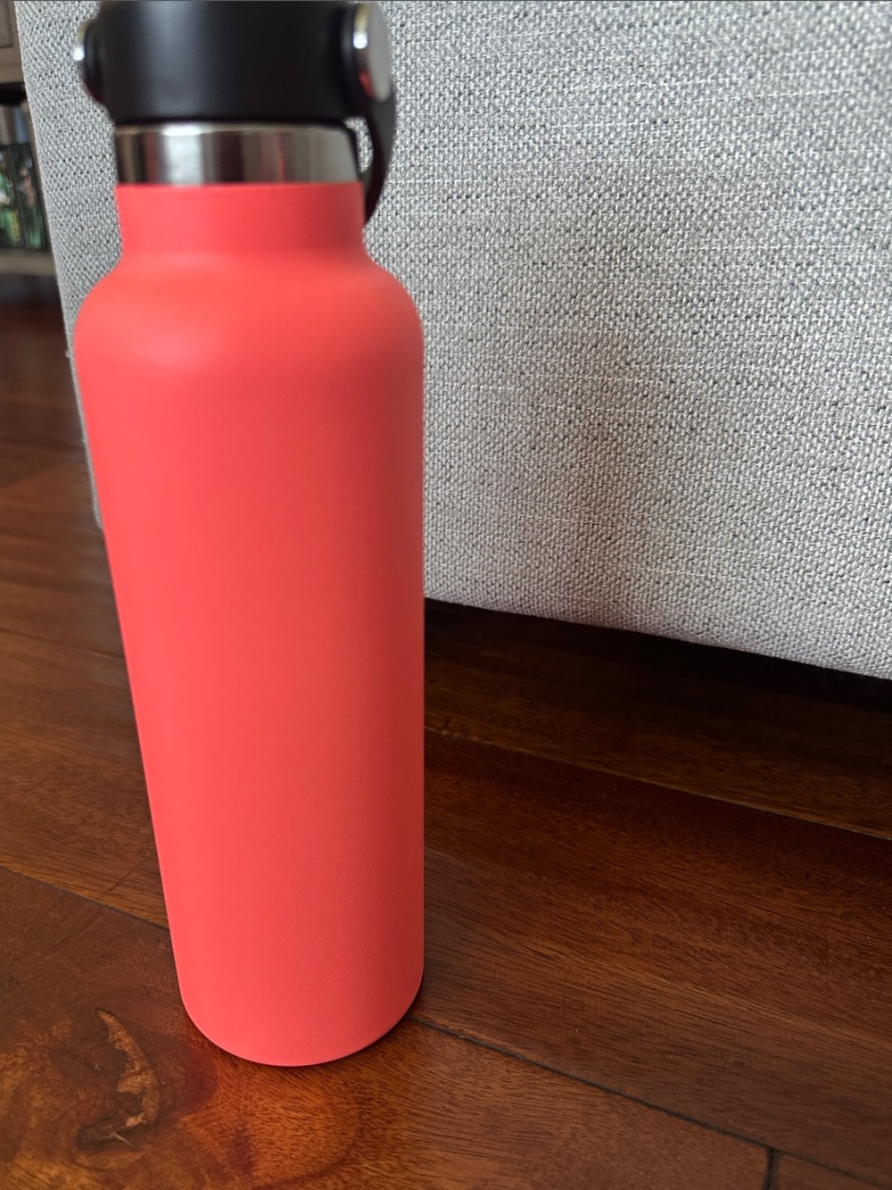 Hydro Flask Coral-Pink Insulated Bottle with Black 21oz - Picture 3 of 4